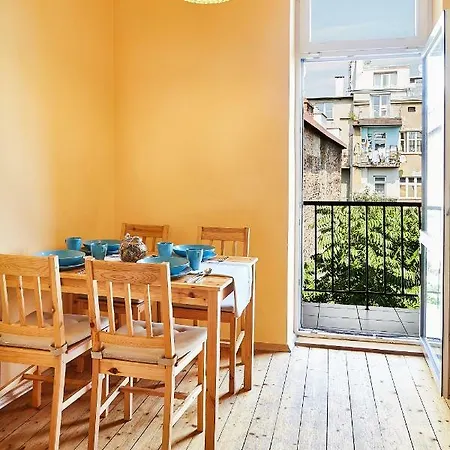 Yard Krowoderska Street Apartment